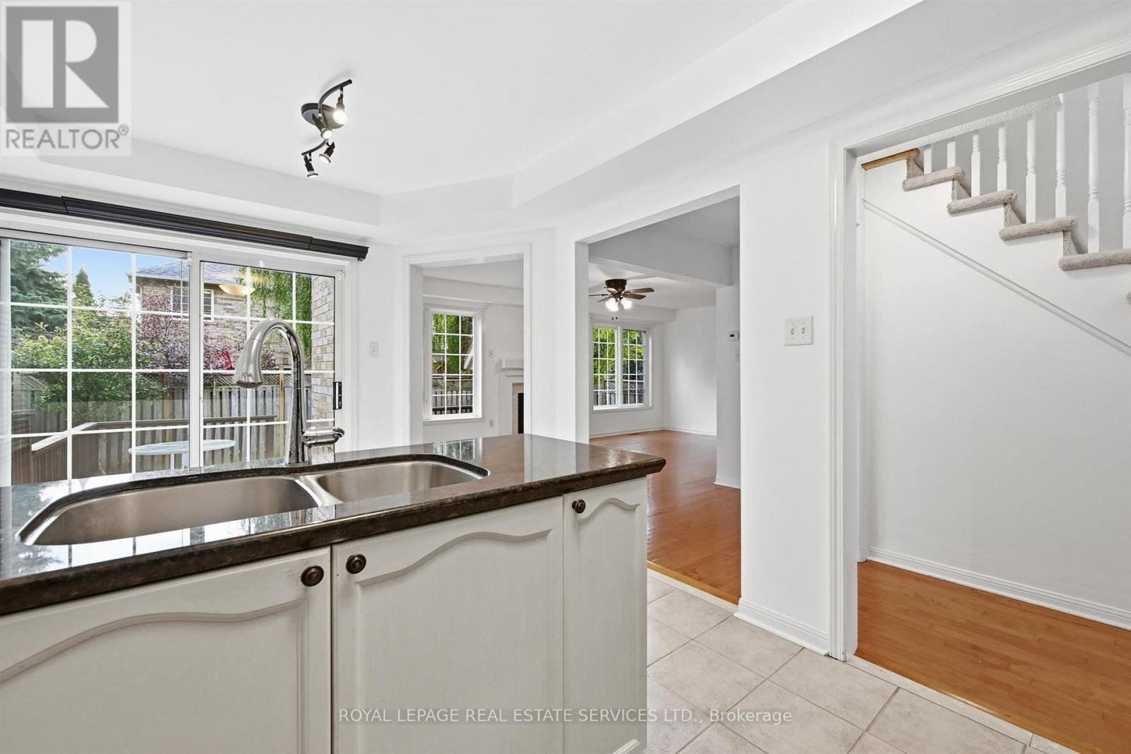 1324 Ashwood Terrace, Oakville, Ontario  L6M 4A7 - Photo 13 - W12485756