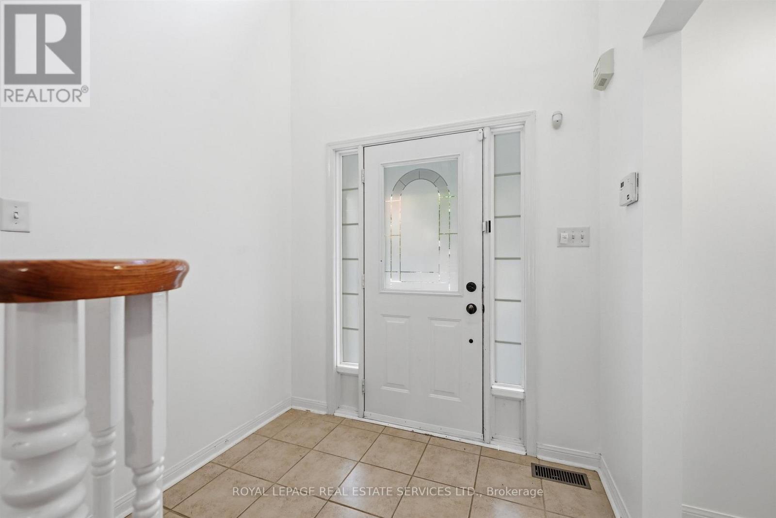 1324 Ashwood Terrace, Oakville, Ontario  L6M 4A7 - Photo 7 - W12485756