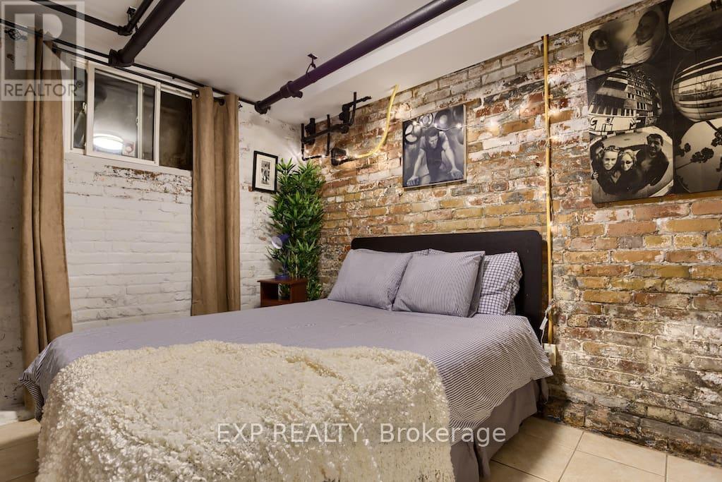 2480 Dundas Street W, Toronto (High Park North), Ontario  M6P 1W9 - Photo 31 - W12485761