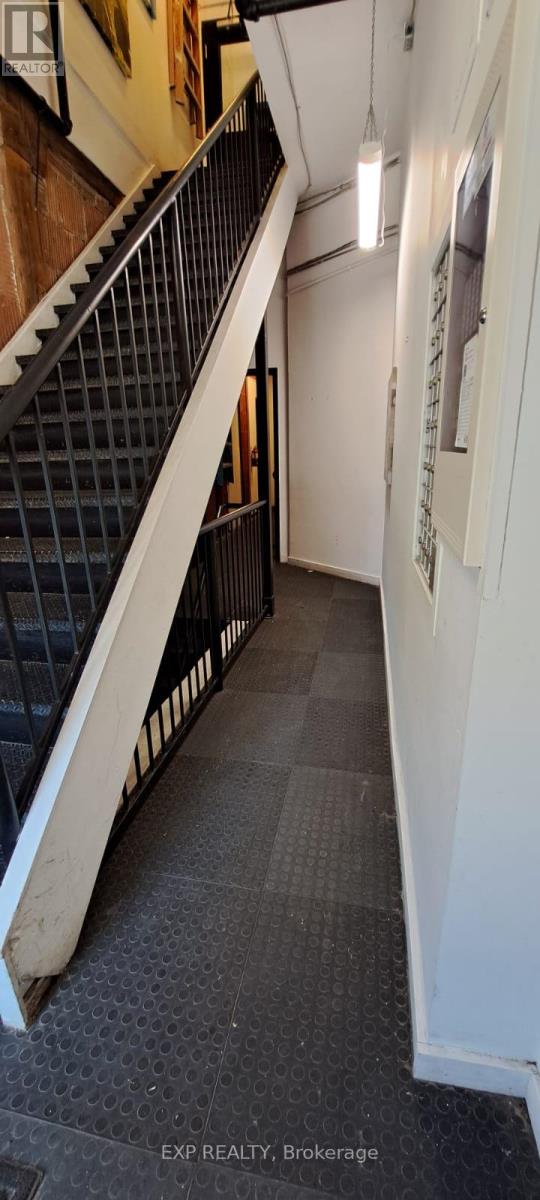 2480 Dundas Street W, Toronto (High Park North), Ontario  M6P 1W9 - Photo 34 - W12485761