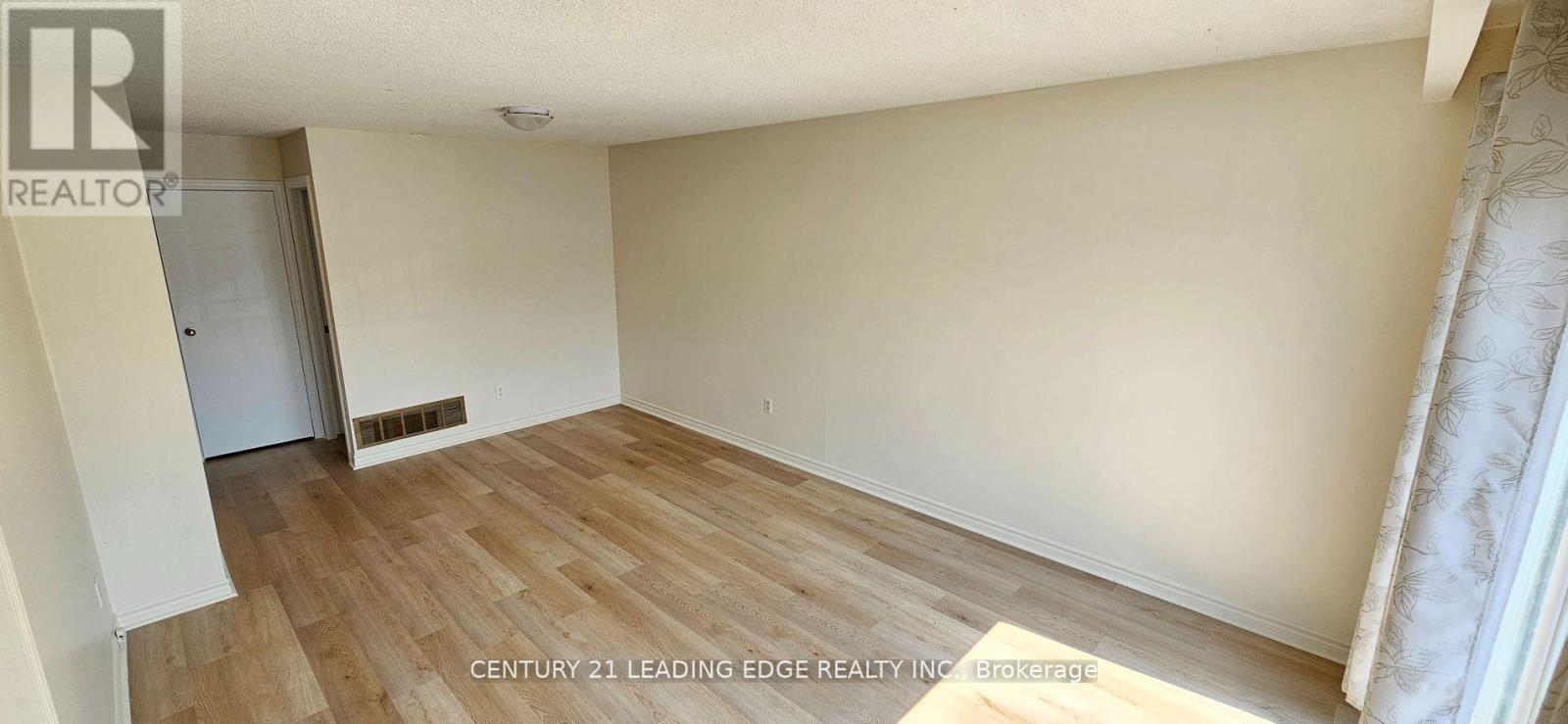 Upper - 39 Mallard Crescent, Brampton, Ontario  L6S 2T7 - Photo 4 - W12485784