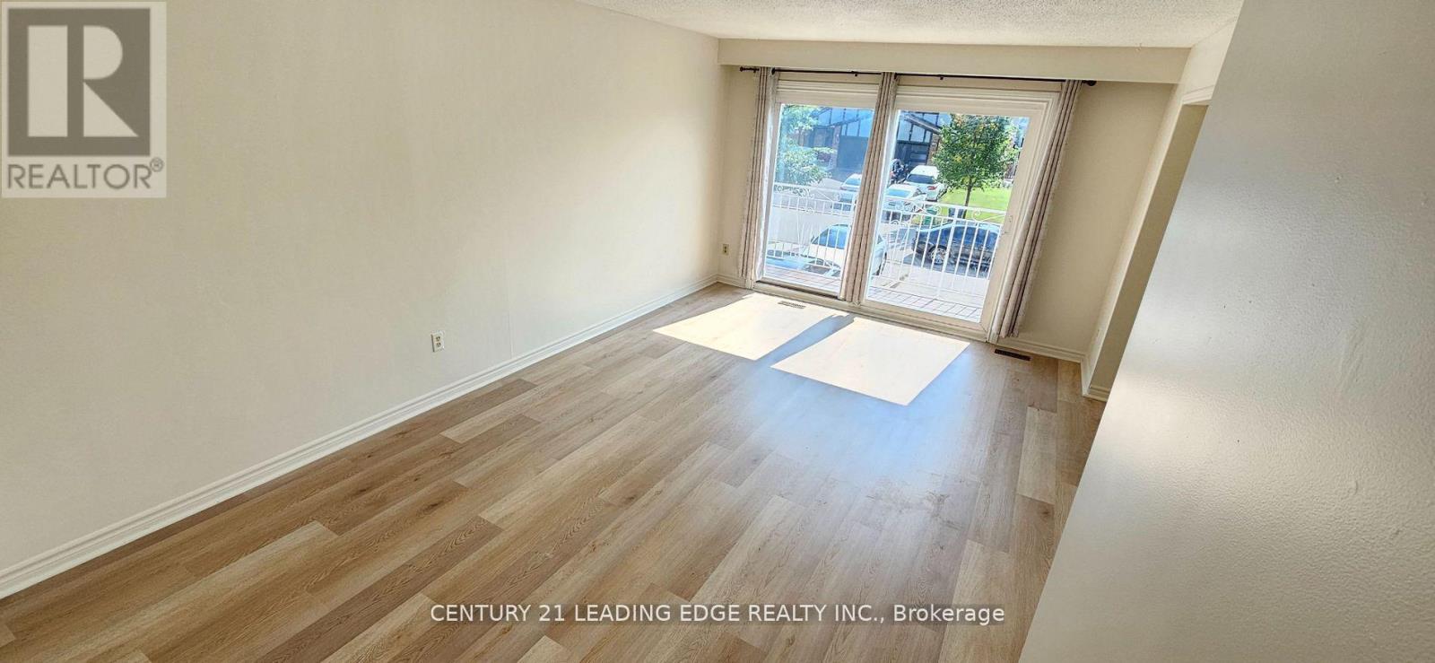 Upper - 39 Mallard Crescent, Brampton, Ontario  L6S 2T7 - Photo 5 - W12485784