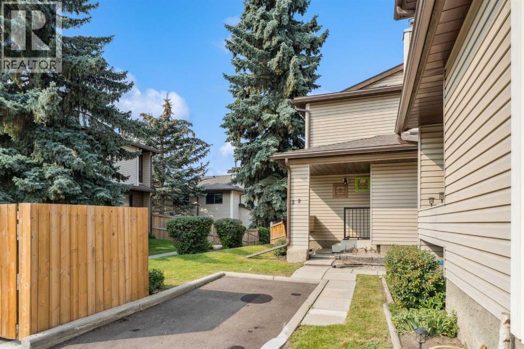 39, 11333 30 Street Sw, Calgary, Alberta  T2W 3Z6 - Photo 2 - A2255171