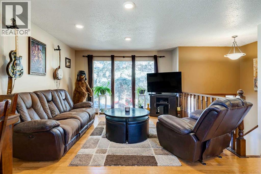 150 Midcrest Crescent Se, Calgary, Alberta  T2X 1B6 - Photo 3 - A2266156