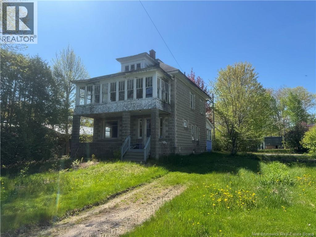 15 Elm Street, Mcadam, New Brunswick  E6J 1X5 - Photo 1 - NB129263