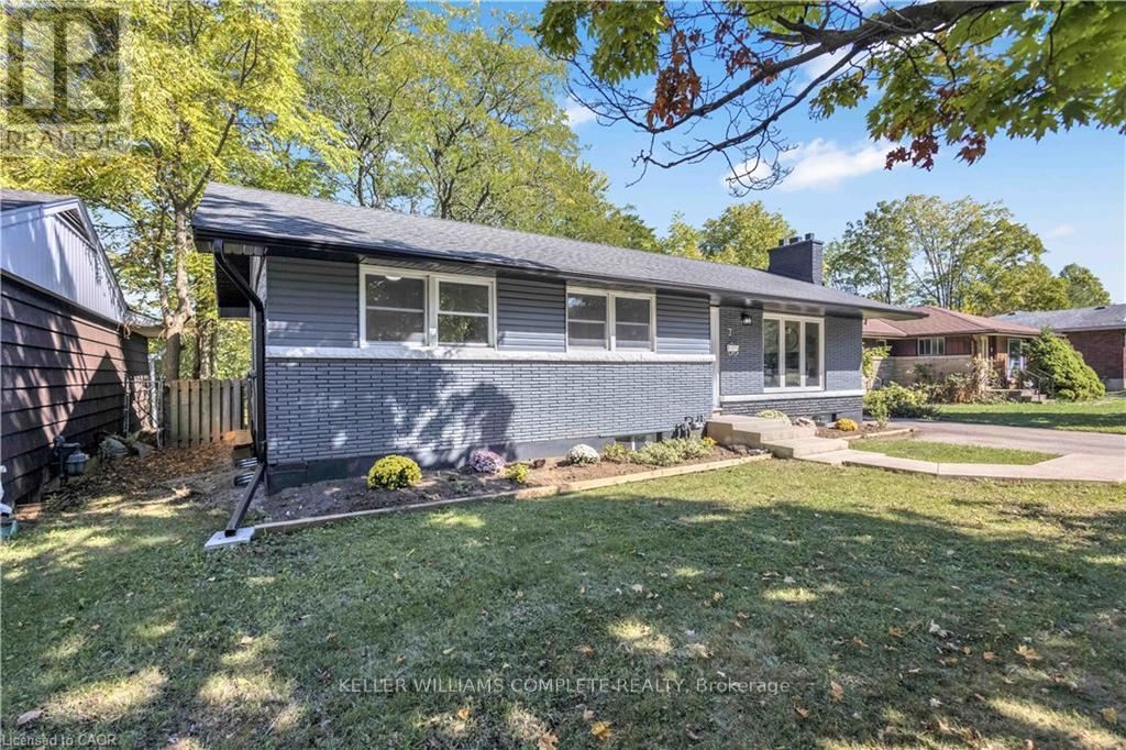 7 Swan Drive, St. Catharines, Ontario  L2T 2C2 - Photo 3 - X12485735