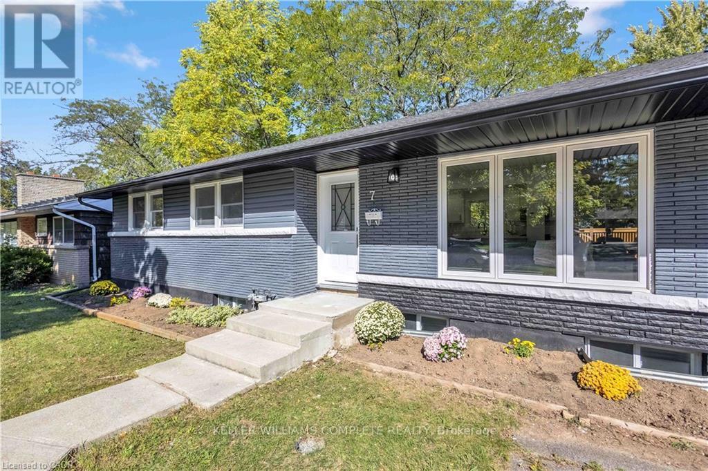 7 Swan Drive, St. Catharines, Ontario  L2T 2C2 - Photo 5 - X12485735