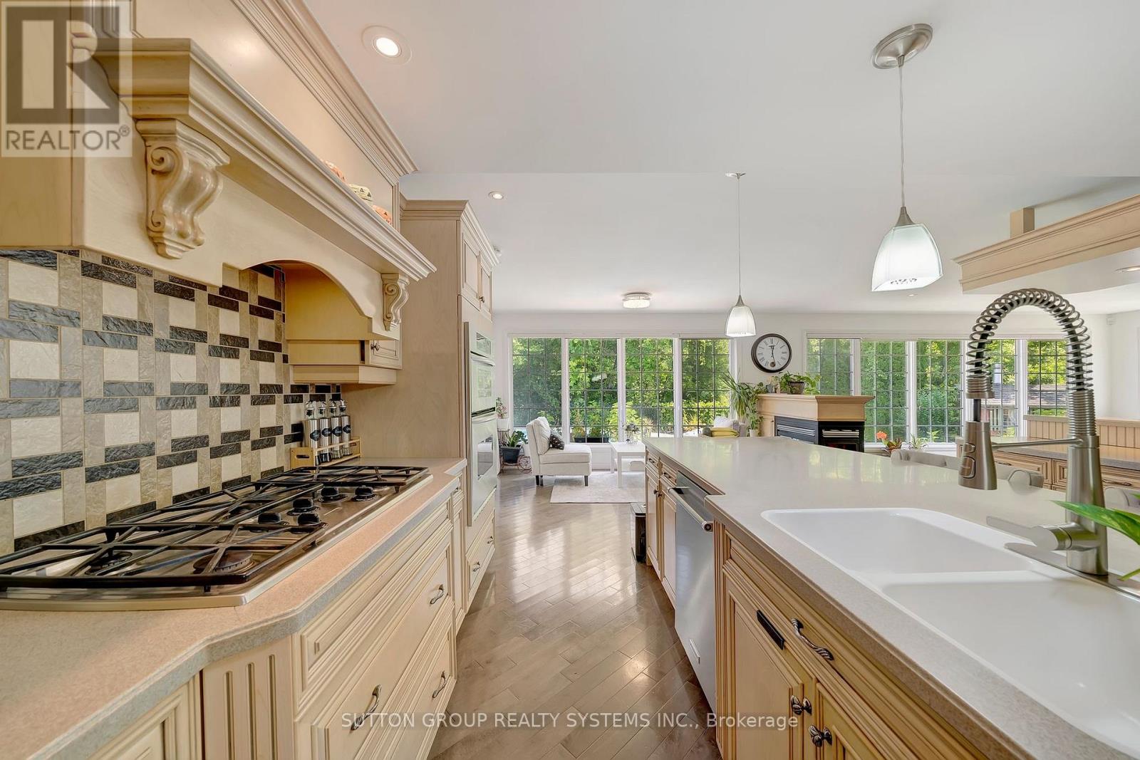 8017 Hampton Court, Niagara Falls, Ontario  L2H 2R4 - Photo 5 - X12485739