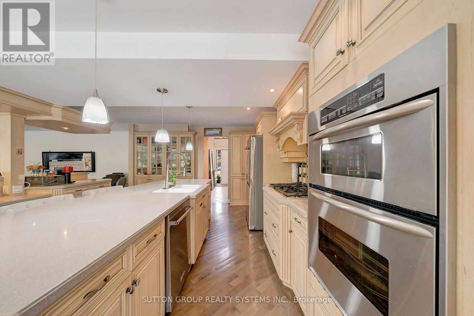 8017 Hampton Court, Niagara Falls, Ontario  L2H 2R4 - Photo 6 - X12485739