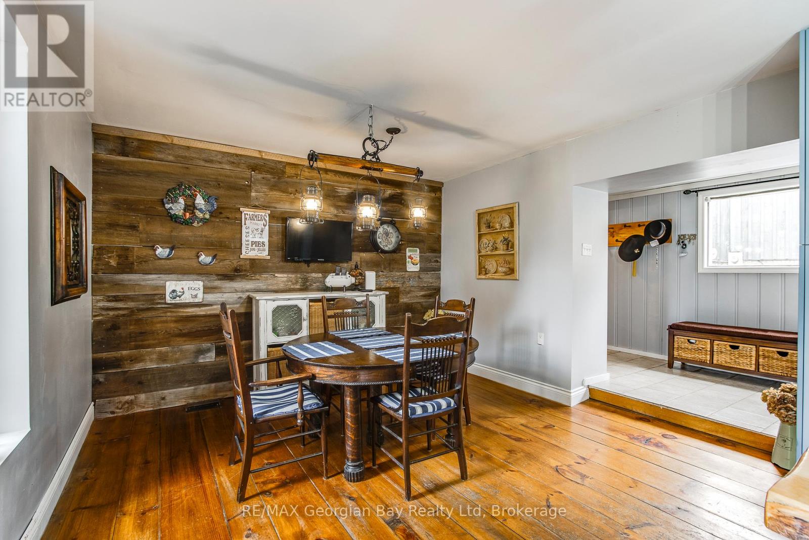 42 Water Street, Penetanguishene, Ontario  L9M 1M9 - Photo 11 - S12485958