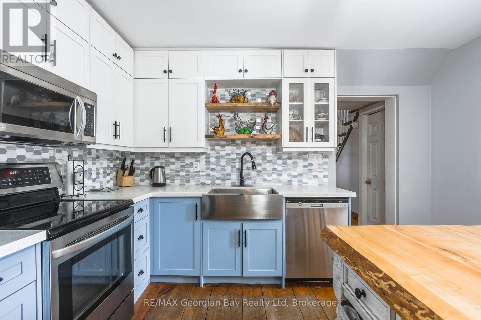 42 Water Street, Penetanguishene, Ontario  L9M 1M9 - Photo 13 - S12485958