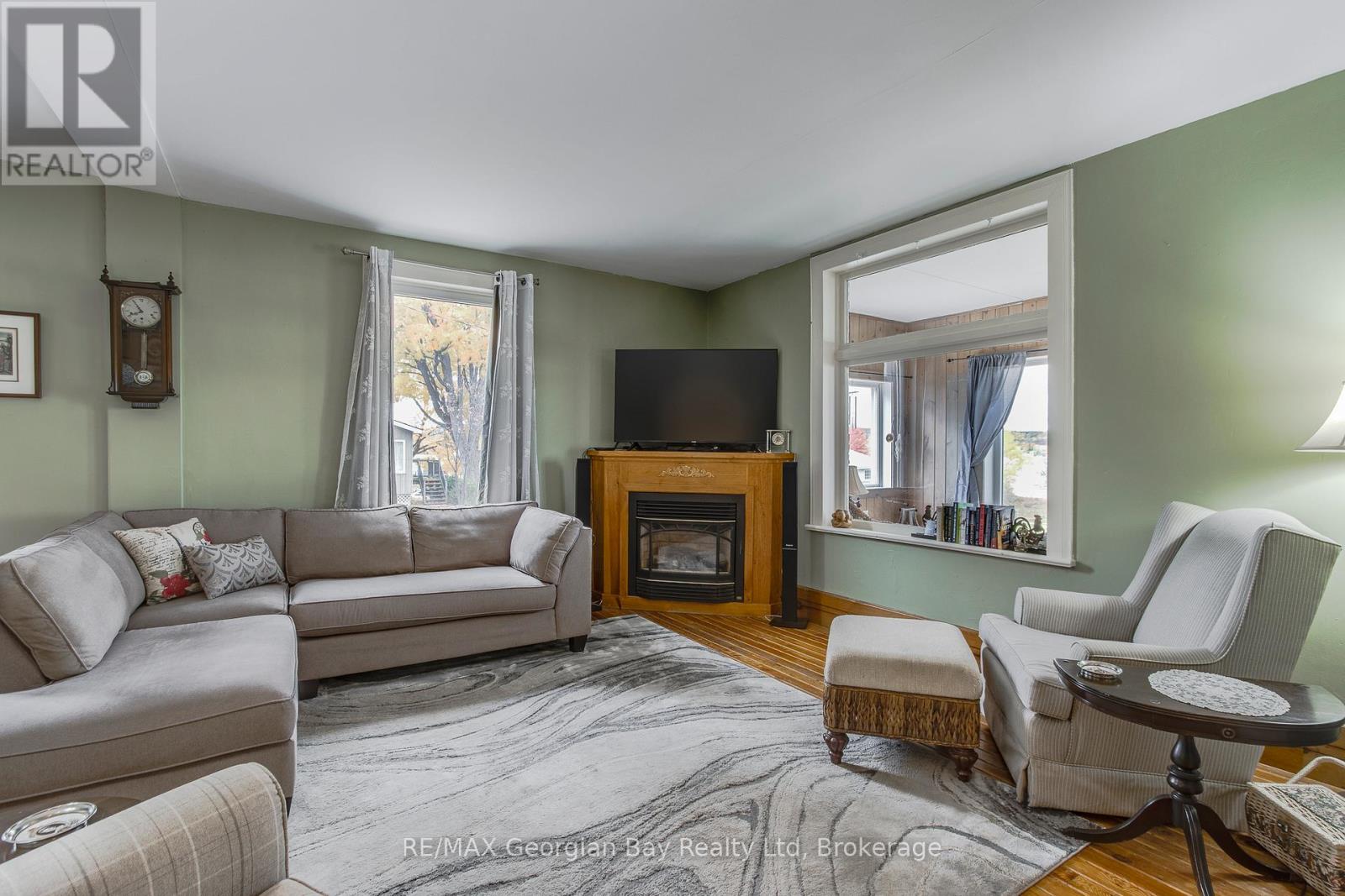 42 Water Street, Penetanguishene, Ontario  L9M 1M9 - Photo 18 - S12485958