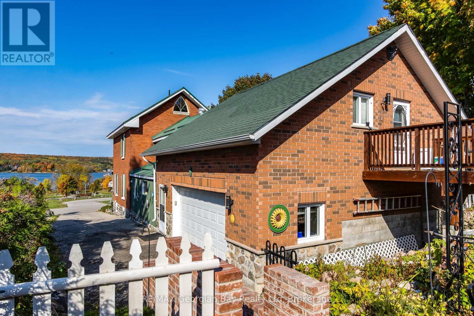 42 Water Street, Penetanguishene, Ontario  L9M 1M9 - Photo 2 - S12485958