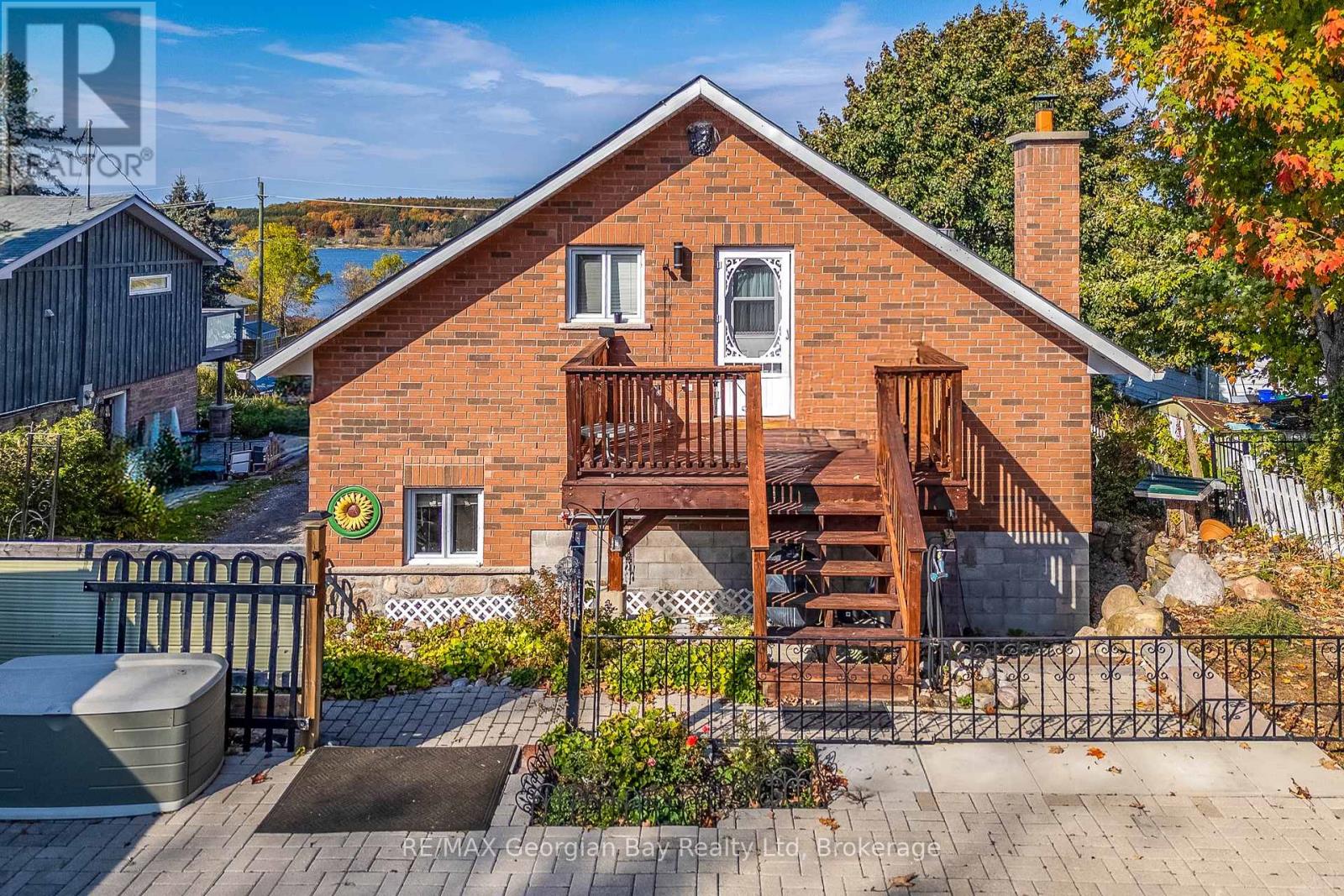 42 Water Street, Penetanguishene, Ontario  L9M 1M9 - Photo 3 - S12485958