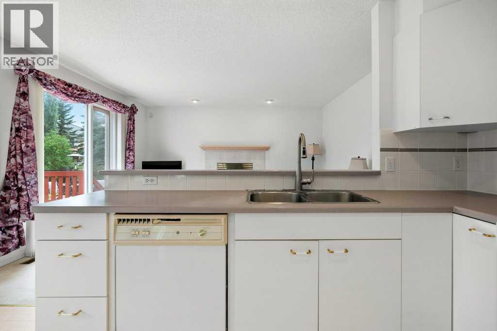 4 Hampshire Circle Nw, Calgary, Alberta  T3A 4Y3 - Photo 15 - A2240460