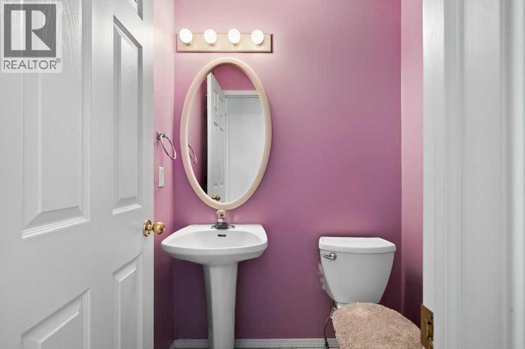 4 Hampshire Circle Nw, Calgary, Alberta  T3A 4Y3 - Photo 19 - A2240460