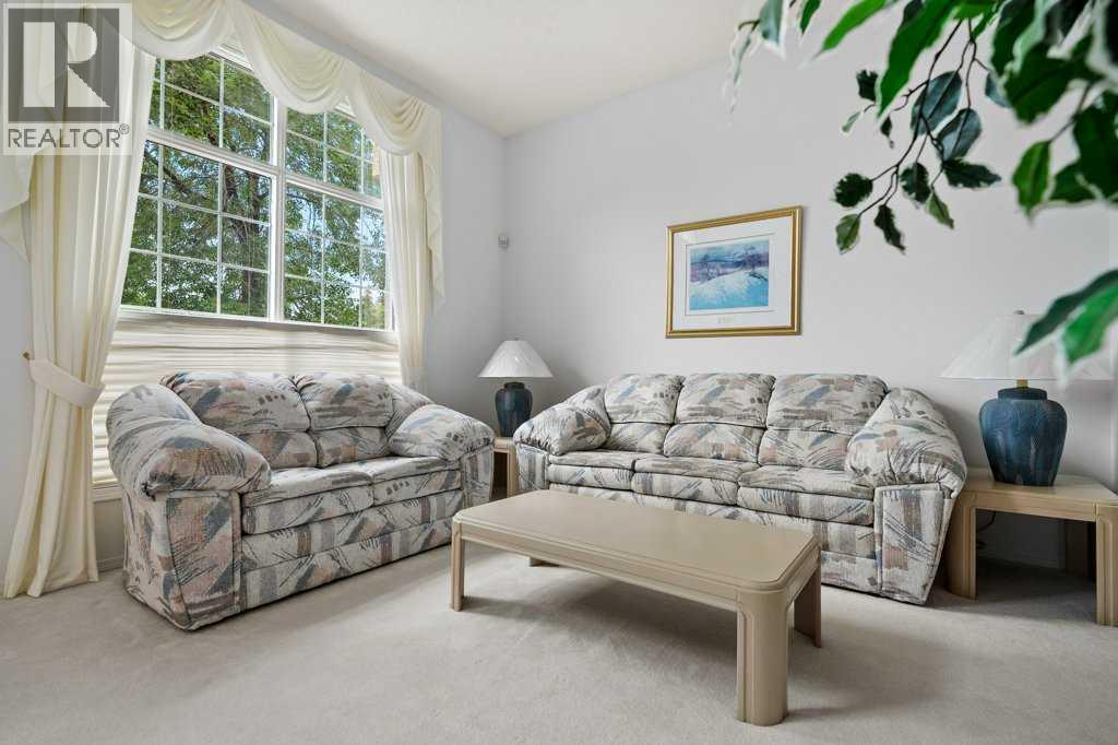 4 Hampshire Circle Nw, Calgary, Alberta  T3A 4Y3 - Photo 7 - A2240460