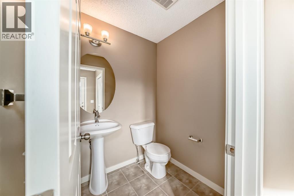 44 Sunset Road, Cochrane, Alberta  T4C 0H4 - Photo 12 - A2244245