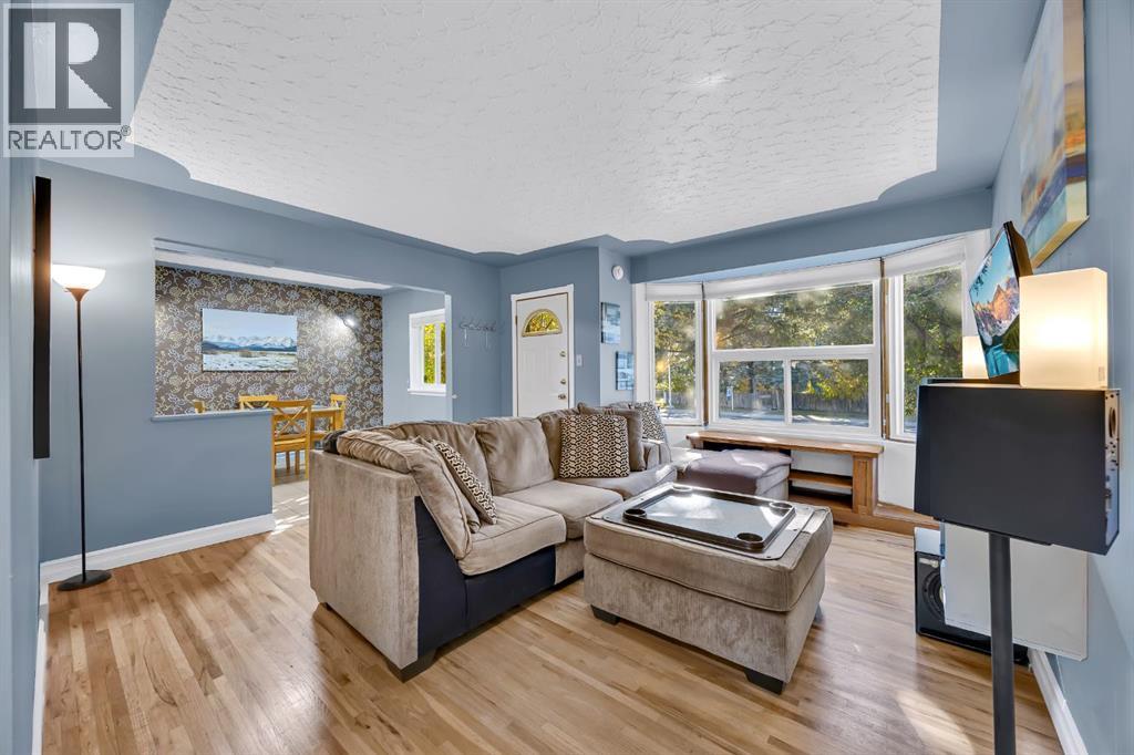 7932 36 Avenue Nw, Calgary, Alberta  T3B 1V7 - Photo 3 - A2264667