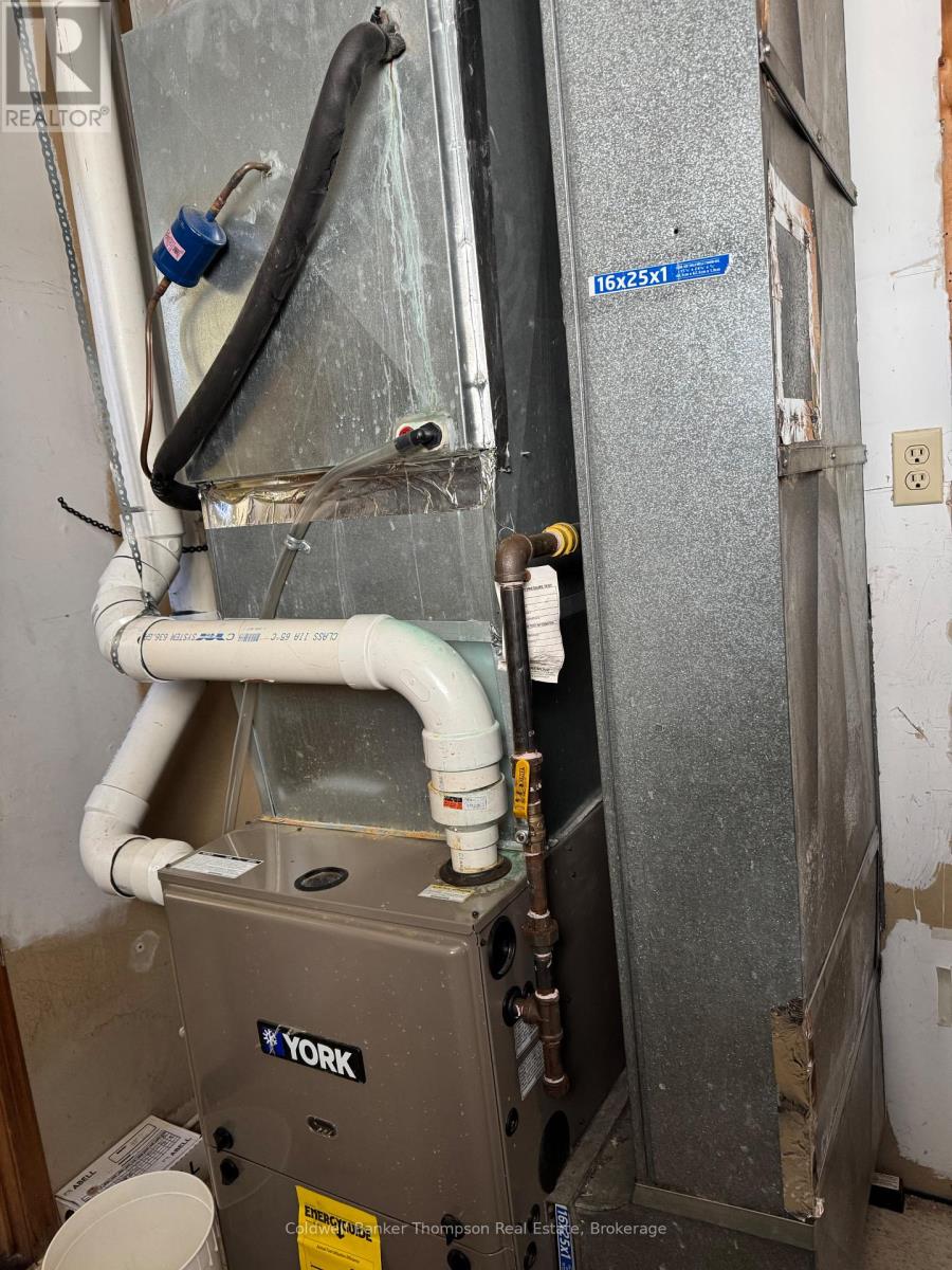 21 Main Street, Sundridge, Ontario  P0A 1Z0 - Photo 10 - X12485861