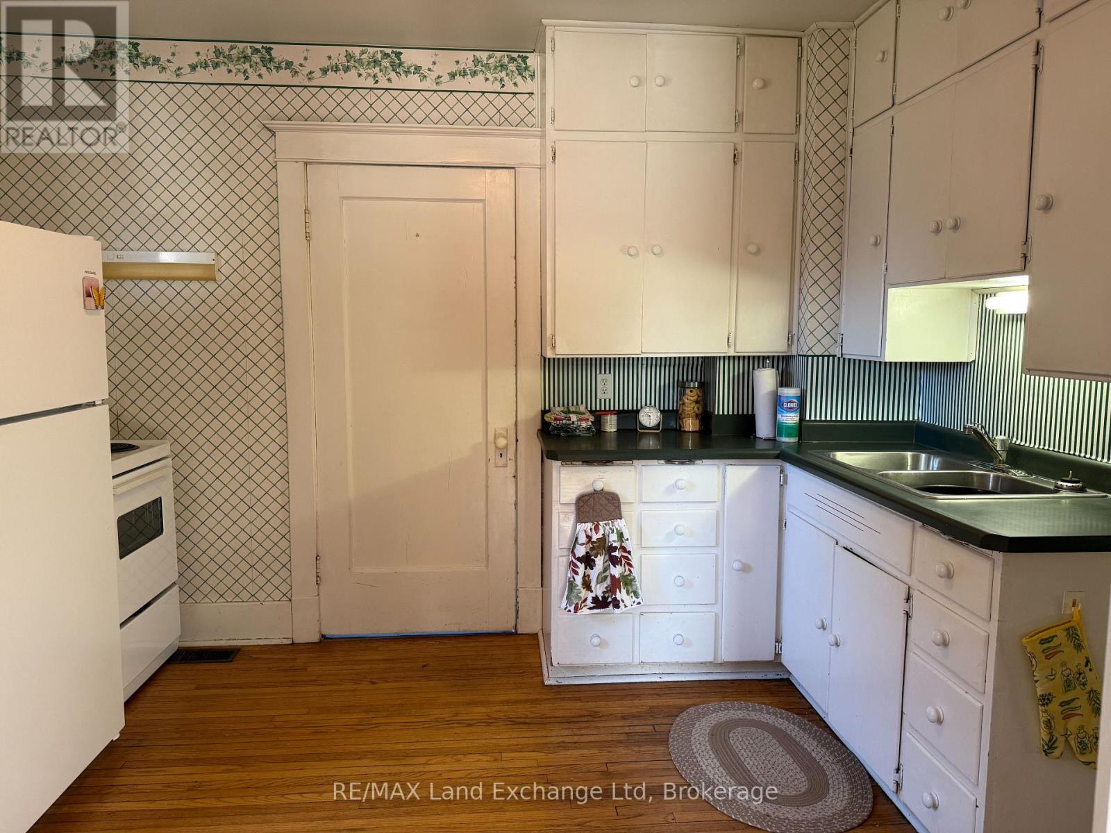 351 Queen Street, North Huron, Ontario  N0M 1H0 - Photo 15 - X12485865