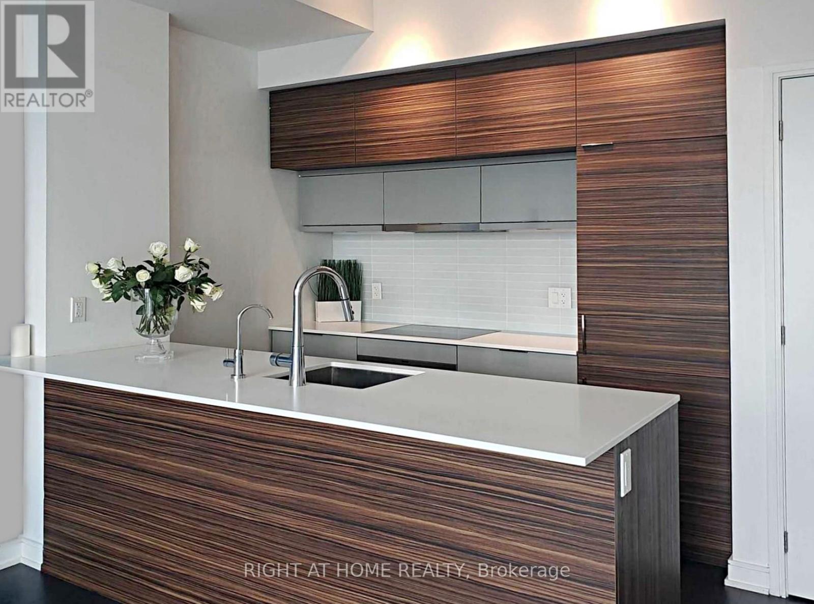 4707 - 88 Scott Street, Toronto, Ontario  M5E 0A9 - Photo 3 - C12485815