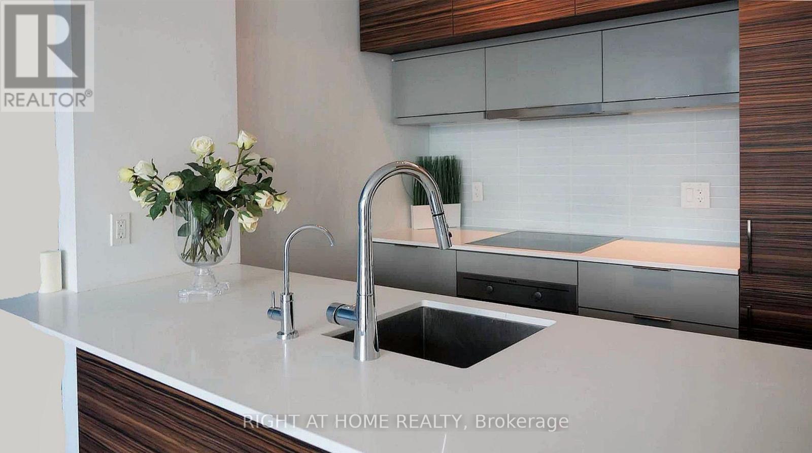 4707 - 88 Scott Street, Toronto, Ontario  M5E 0A9 - Photo 4 - C12485815