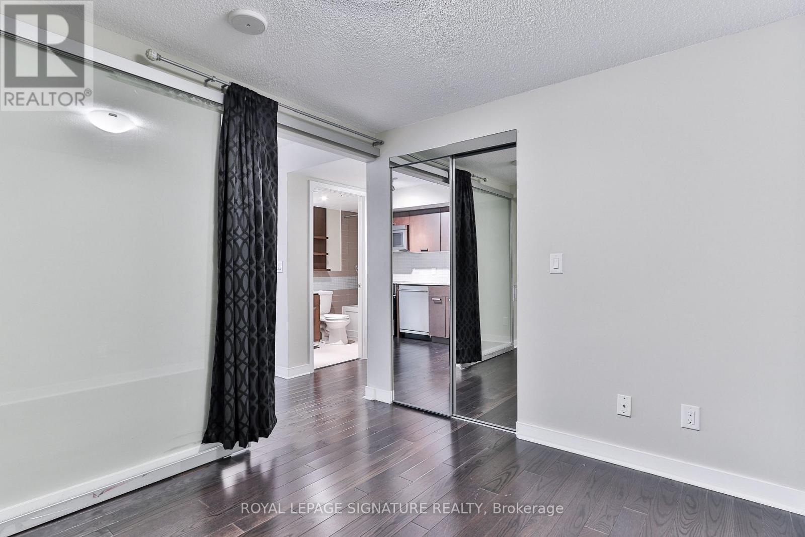 812 - 295 Adelaide Street W, Toronto, Ontario  M5V 1P7 - Photo 16 - C12485835