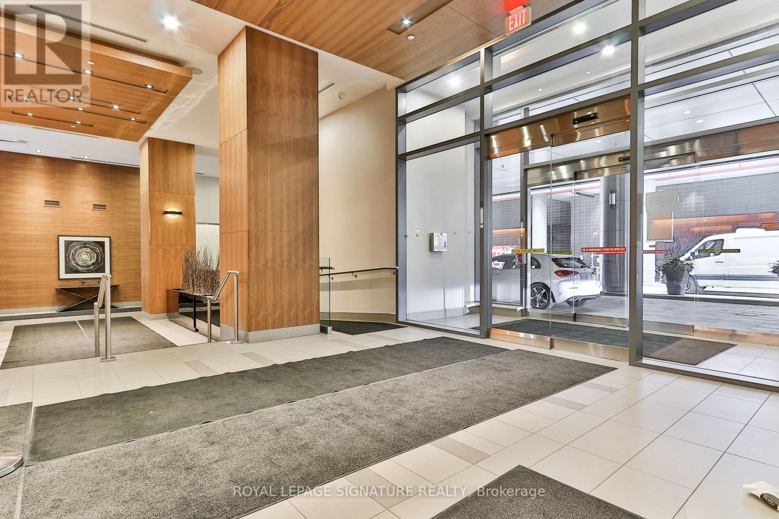 812 - 295 Adelaide Street W, Toronto, Ontario  M5V 1P7 - Photo 2 - C12485835