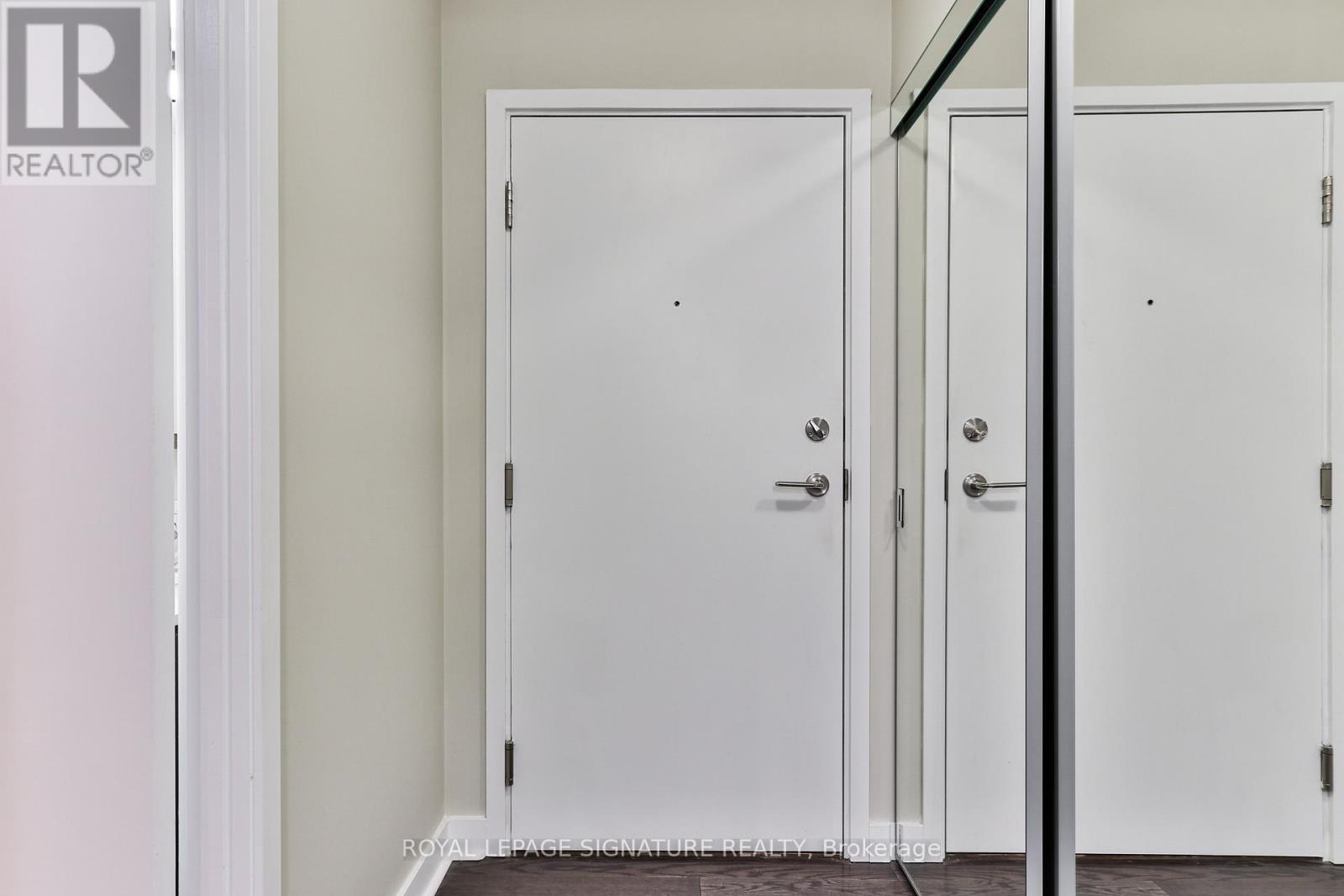 812 - 295 Adelaide Street W, Toronto, Ontario  M5V 1P7 - Photo 4 - C12485835