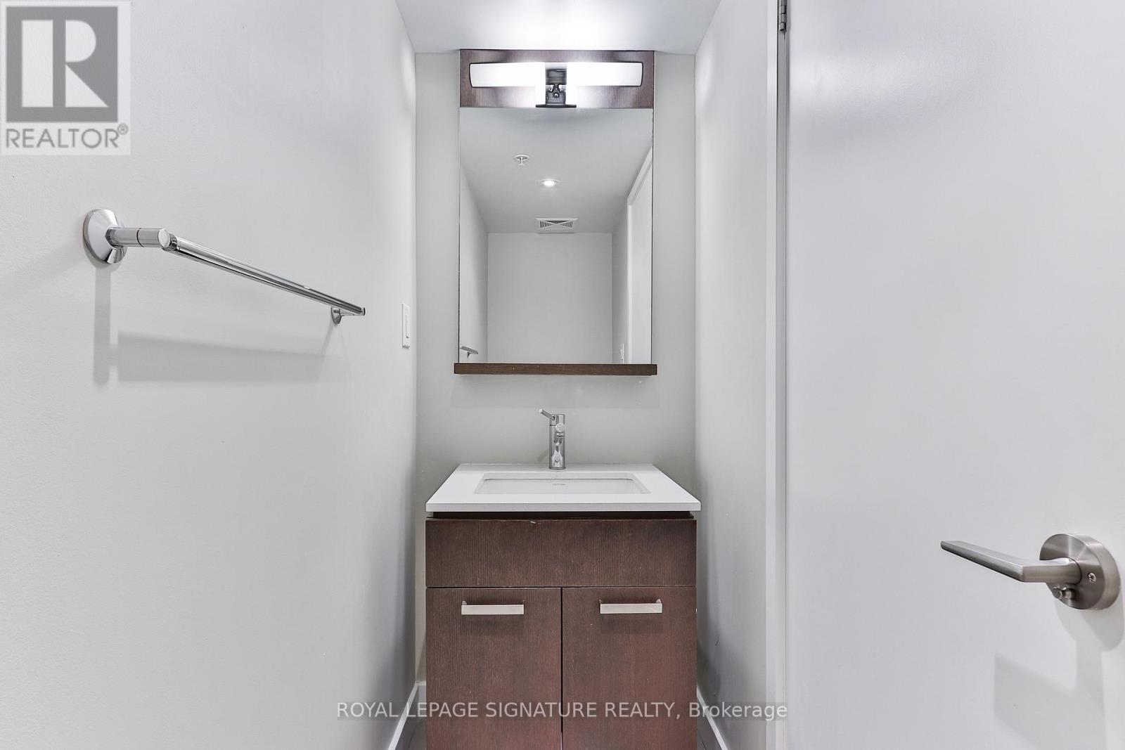 812 - 295 Adelaide Street W, Toronto, Ontario  M5V 1P7 - Photo 9 - C12485835