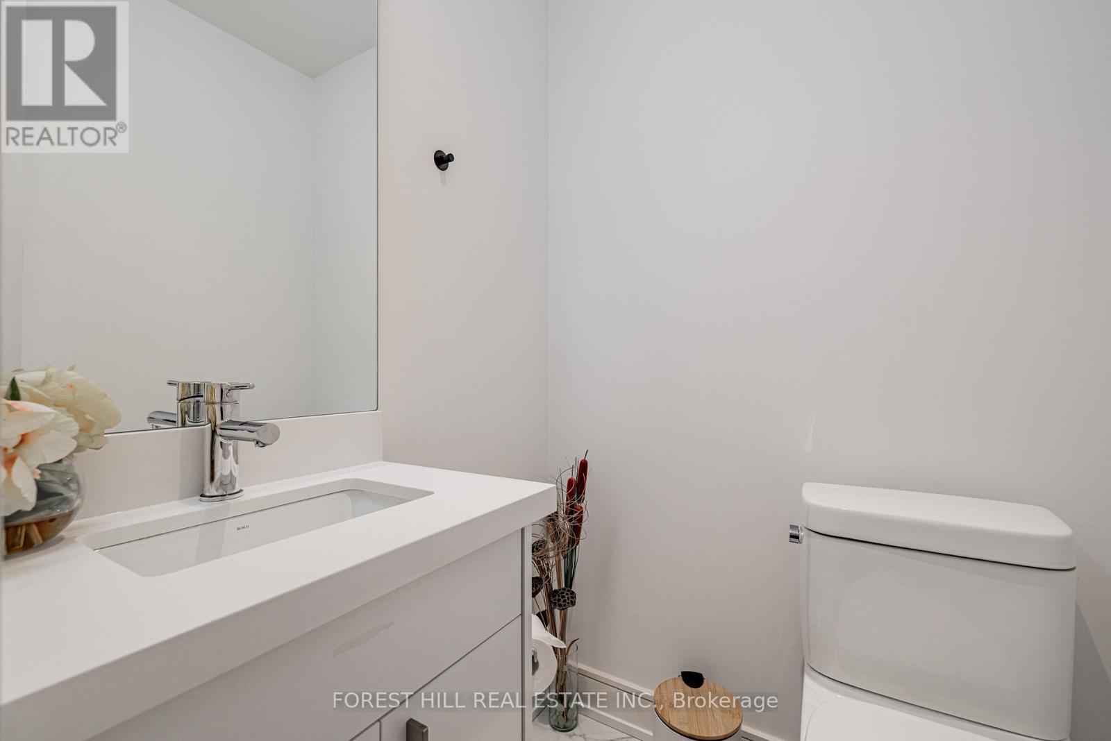 7 Flax Field Lane, Toronto, Ontario  M4G 1Y4 - Photo 3 - C12485848