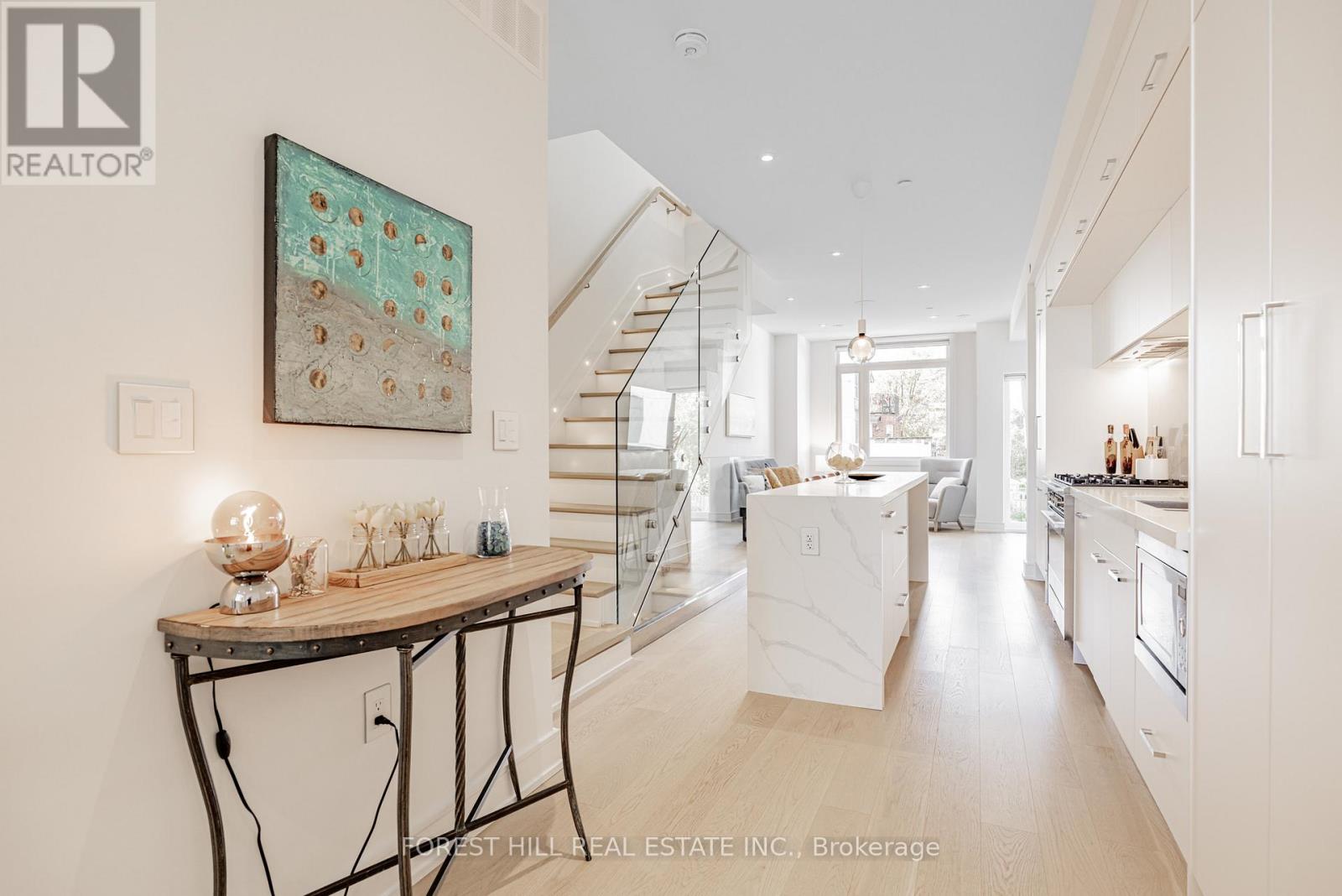 7 Flax Field Lane, Toronto, Ontario  M4G 1Y4 - Photo 6 - C12485848