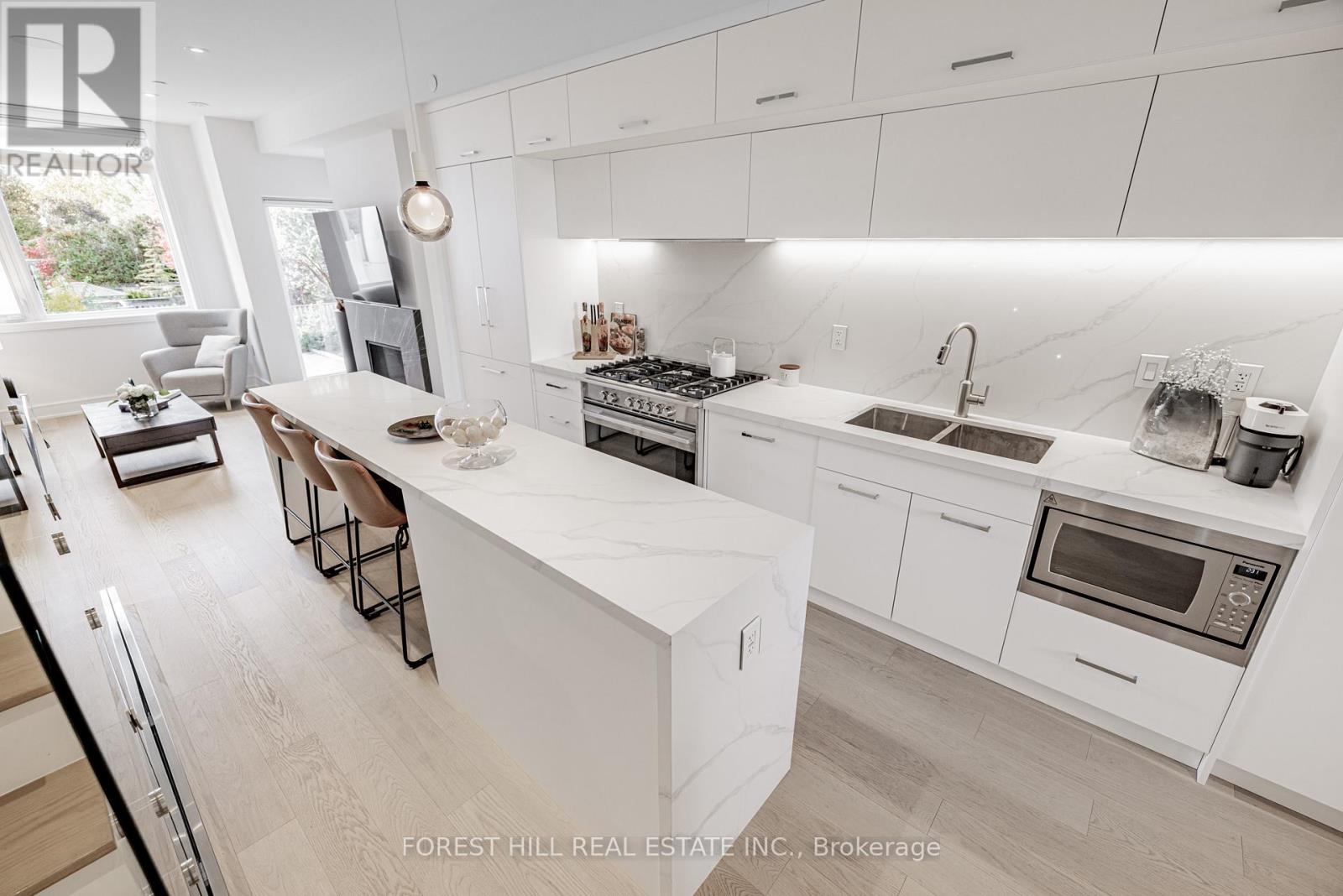 7 Flax Field Lane, Toronto, Ontario  M4G 1Y4 - Photo 8 - C12485848