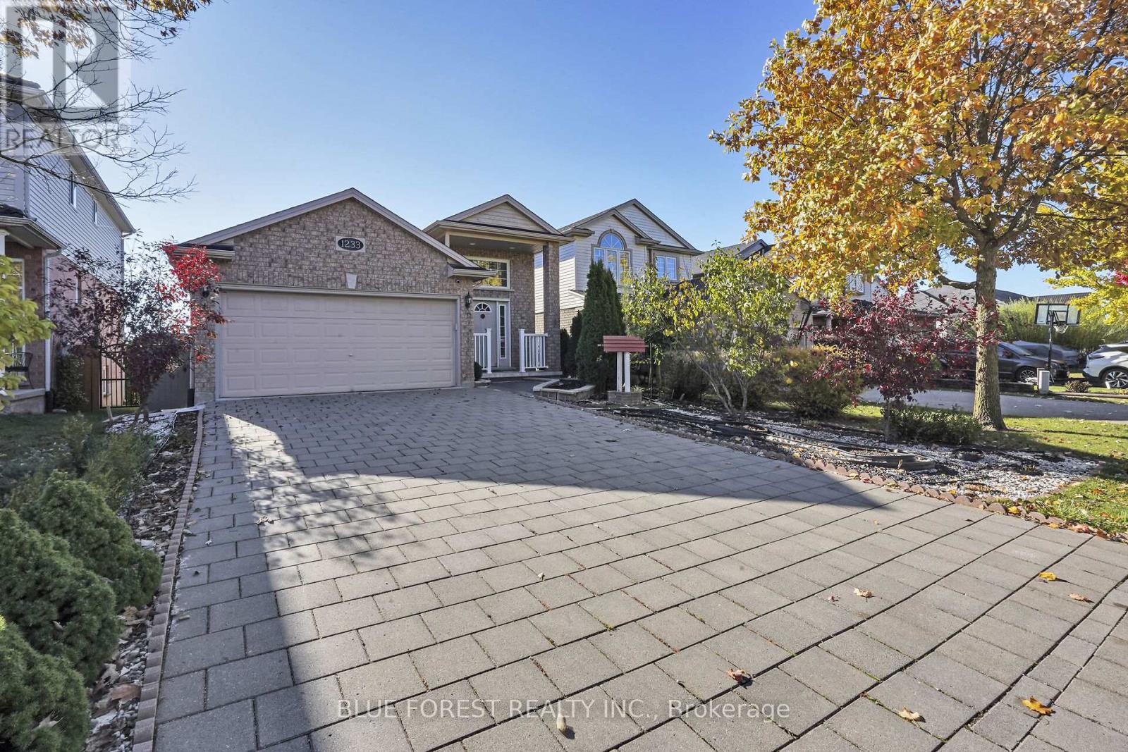 1233 Savannah Drive, London North, Ontario  N5X 4P2 - Photo 2 - X12485905