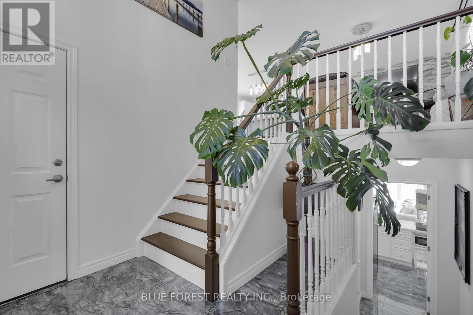 1233 Savannah Drive, London North, Ontario  N5X 4P2 - Photo 8 - X12485905