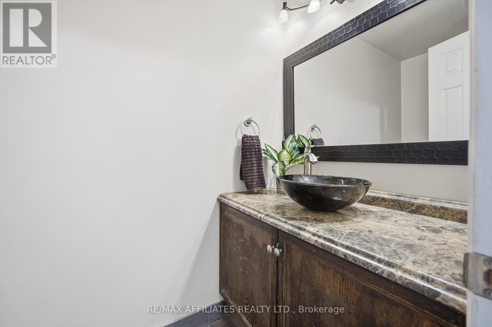 128 Dunham Street, Carleton Place, Ontario  K7C 4M8 - Photo 10 - X12485870