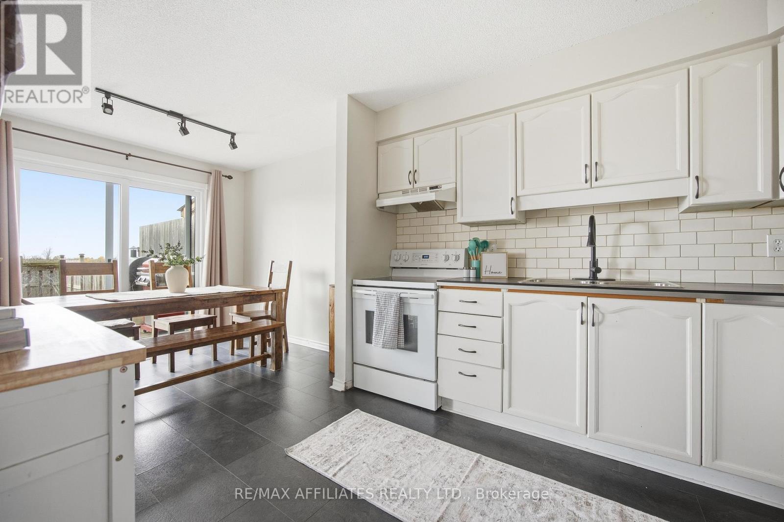 128 Dunham Street, Carleton Place, Ontario  K7C 4M8 - Photo 5 - X12485870