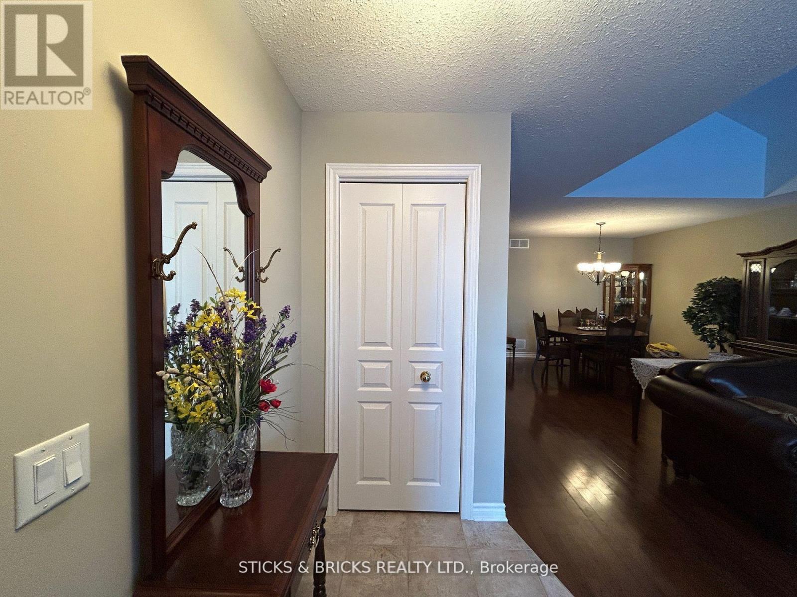 12 - 3241 Montrose Road, Niagara Falls, Ontario  L2H 3L3 - Photo 4 - X12485858