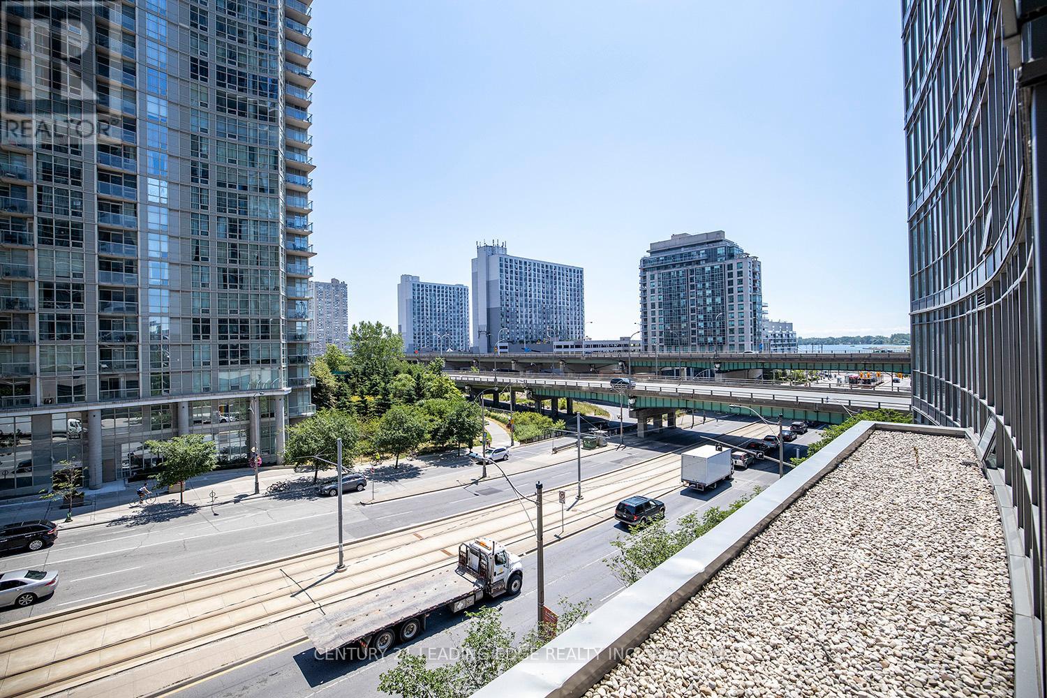 318 - 15 Brunel Court, Toronto, Ontario  M5V 3Y6 - Photo 5 - C12467548