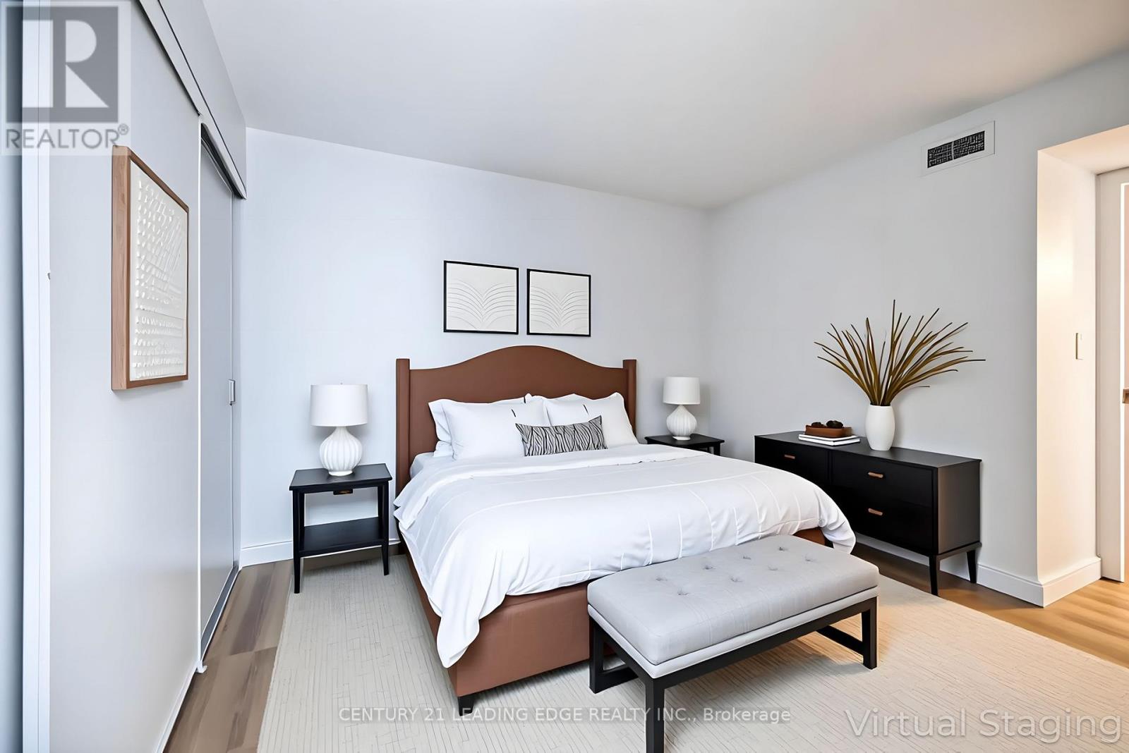 318 - 15 Brunel Court, Toronto, Ontario  M5V 3Y6 - Photo 2 - C12467548