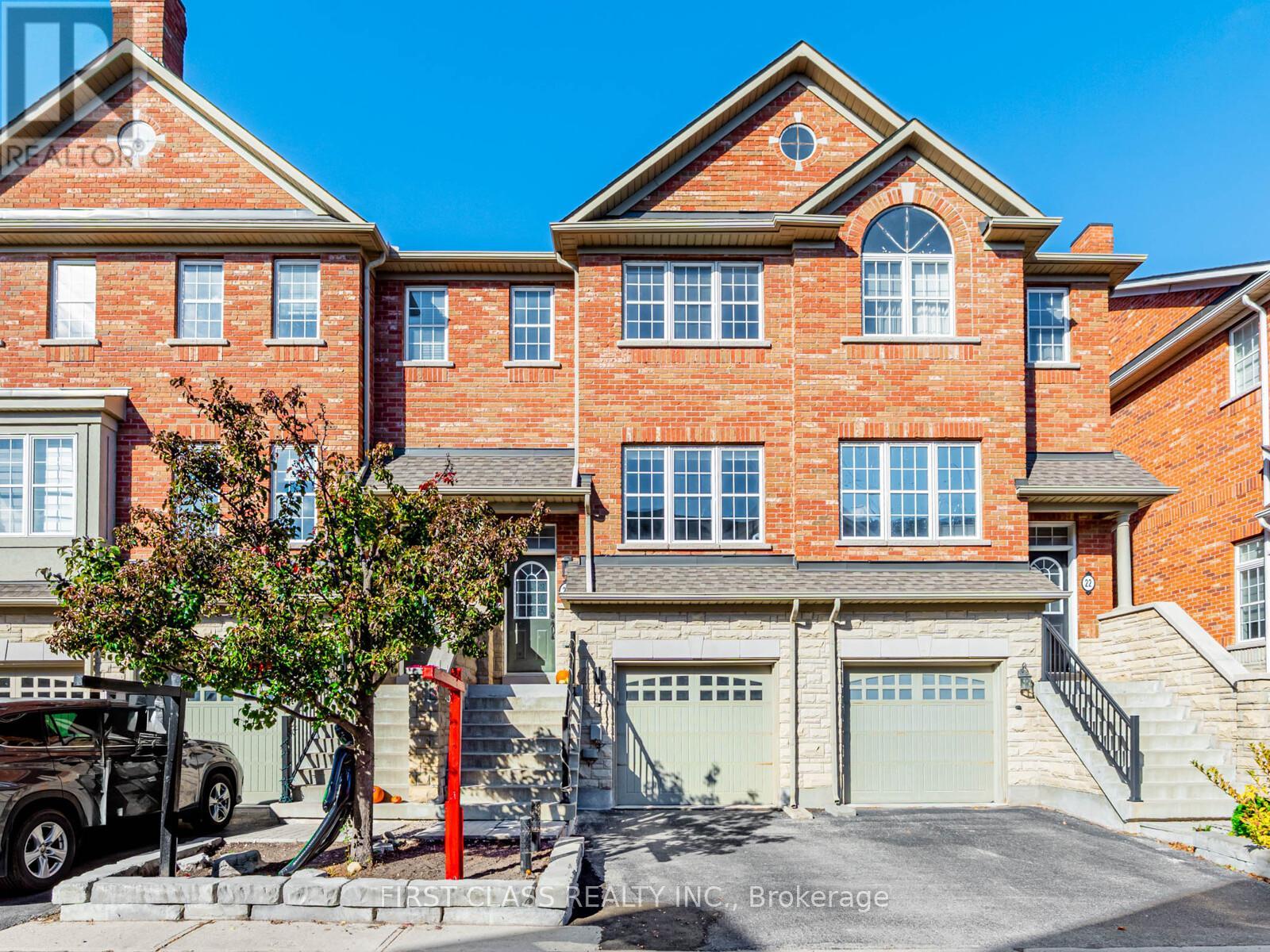 24 GOLDEN SPRUCE LANE, Vaughan, Ontario
