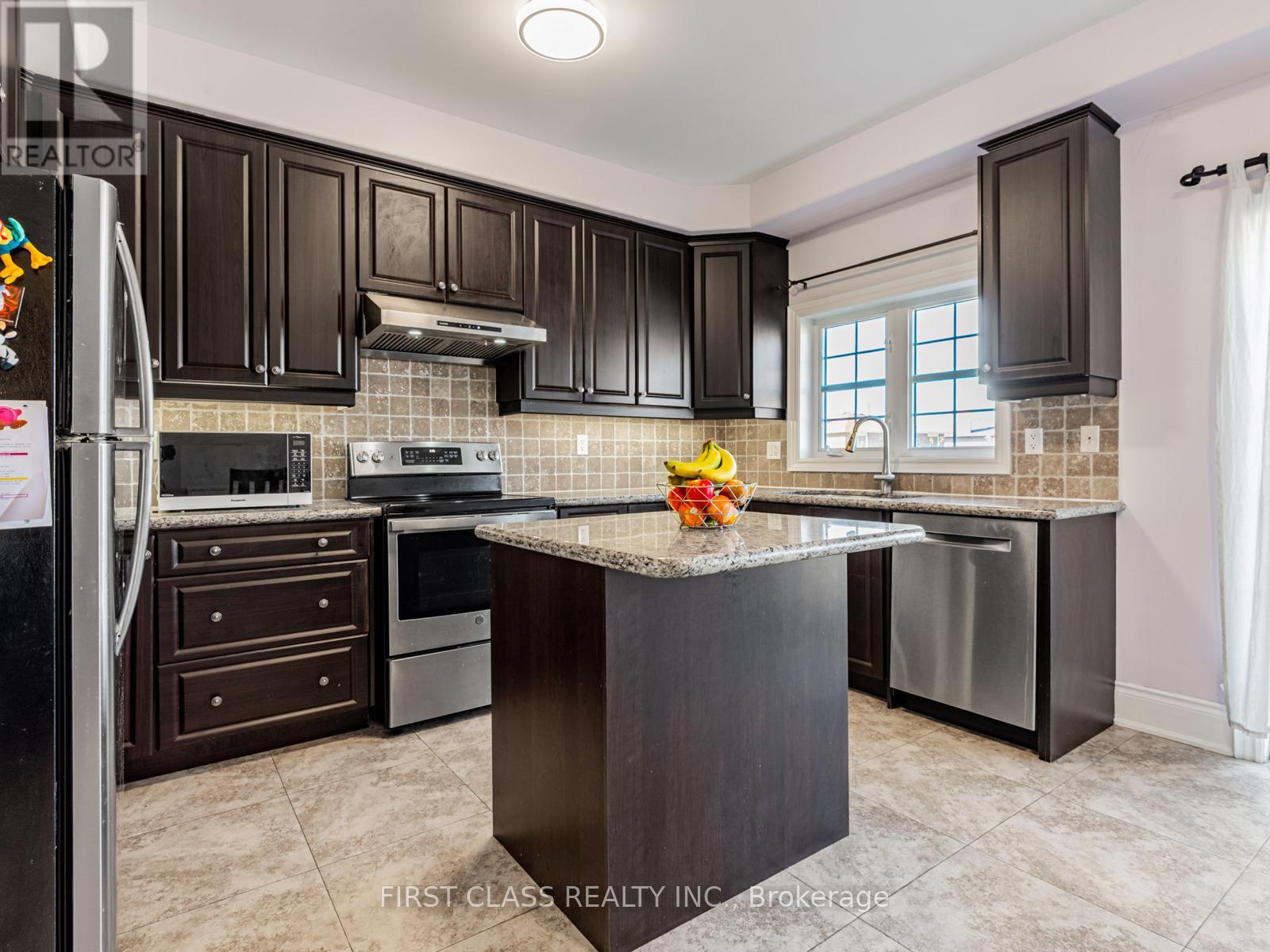 24 Golden Spruce Lane, Vaughan, Ontario  L6A 0J6 - Photo 10 - N12485787