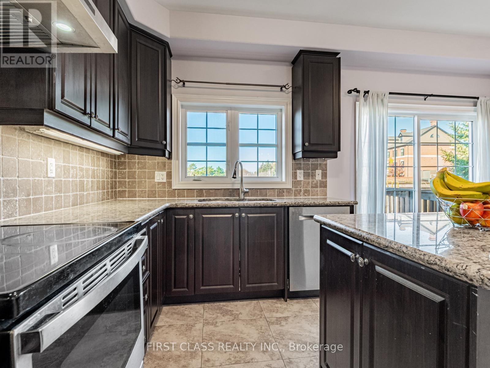 24 Golden Spruce Lane, Vaughan, Ontario  L6A 0J6 - Photo 11 - N12485787