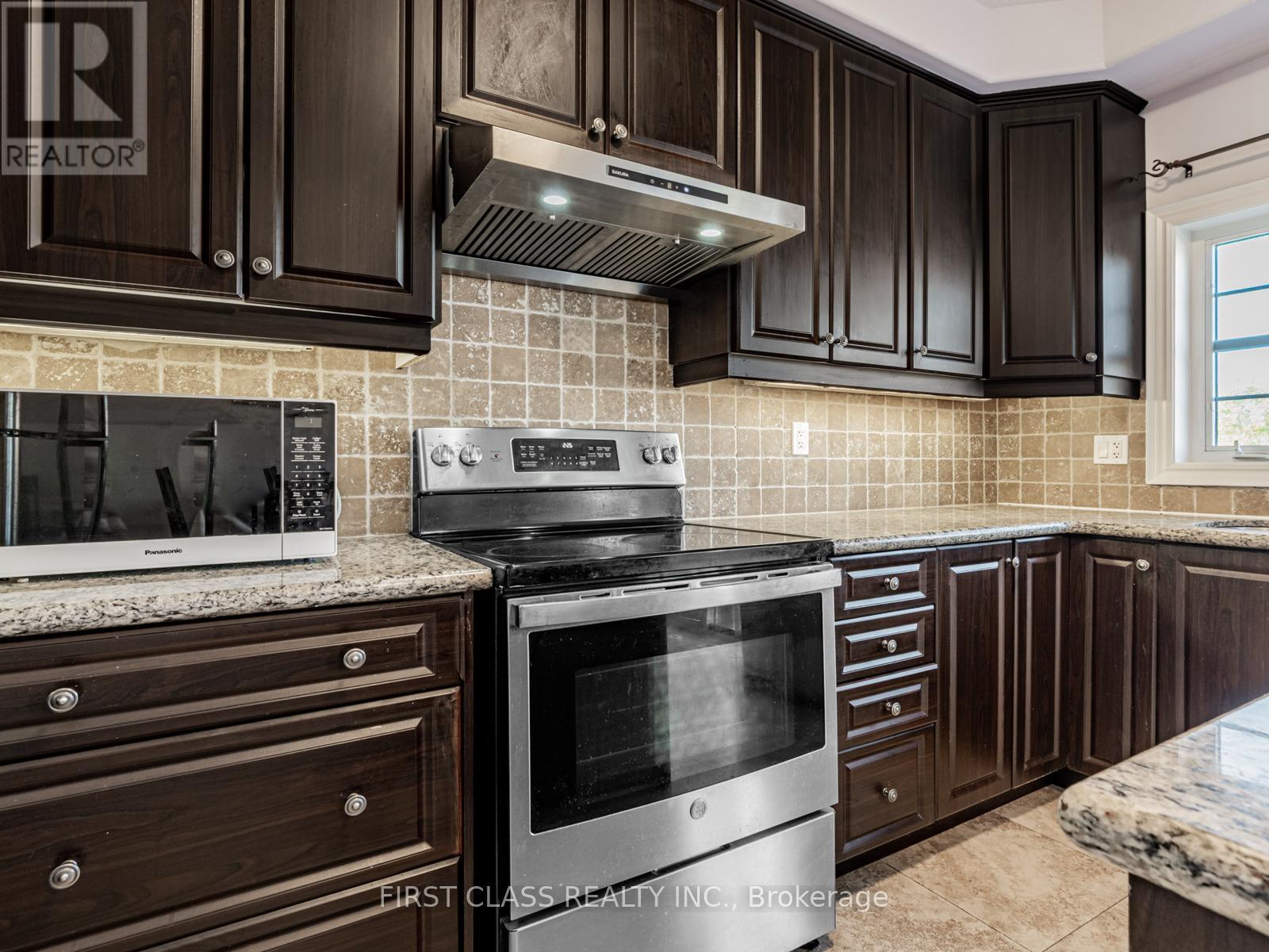 24 Golden Spruce Lane, Vaughan, Ontario  L6A 0J6 - Photo 12 - N12485787