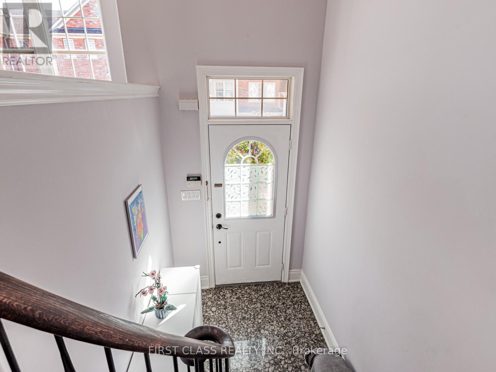 24 Golden Spruce Lane, Vaughan, Ontario  L6A 0J6 - Photo 3 - N12485787