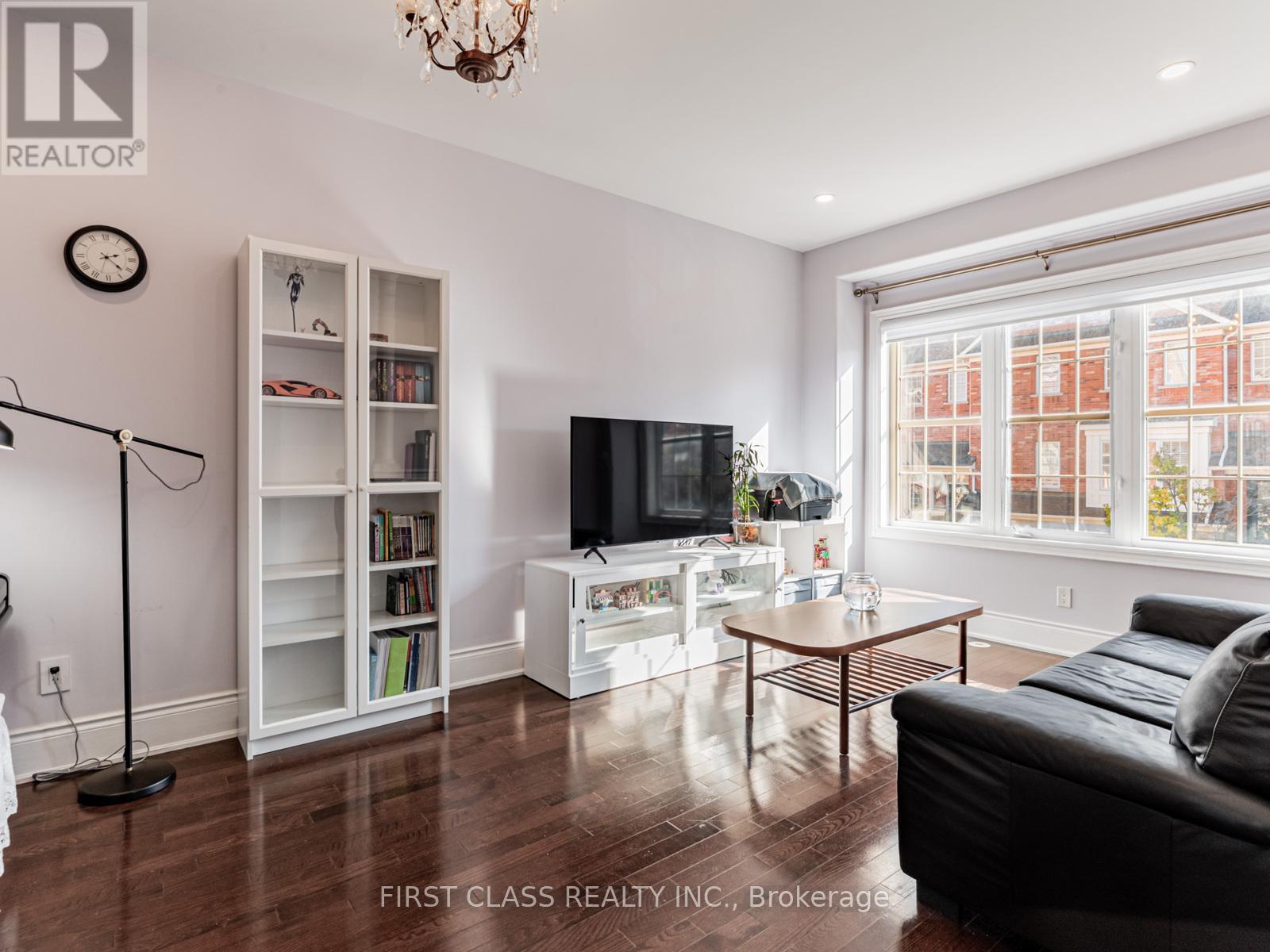 24 Golden Spruce Lane, Vaughan, Ontario  L6A 0J6 - Photo 5 - N12485787