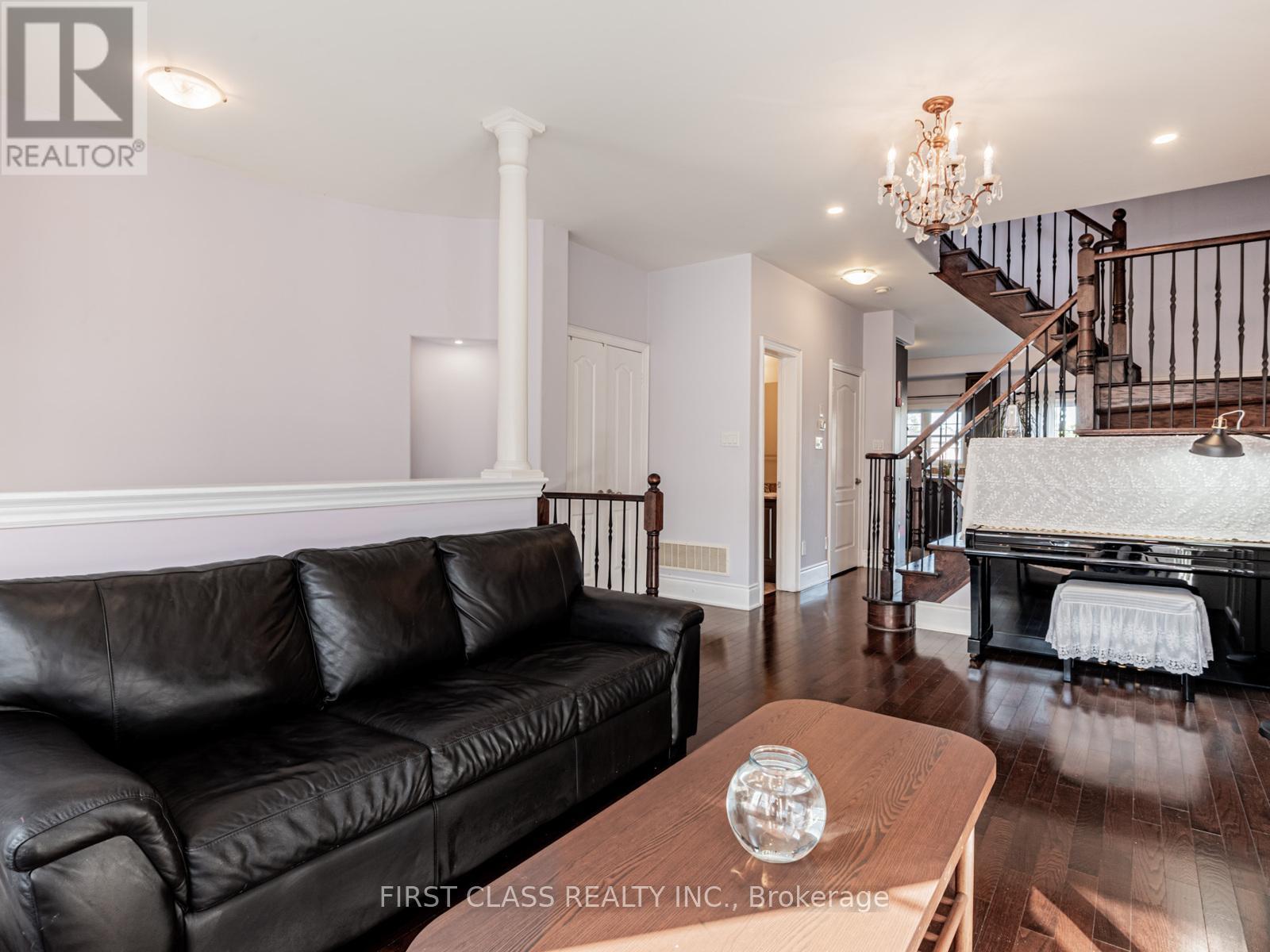 24 Golden Spruce Lane, Vaughan, Ontario  L6A 0J6 - Photo 8 - N12485787