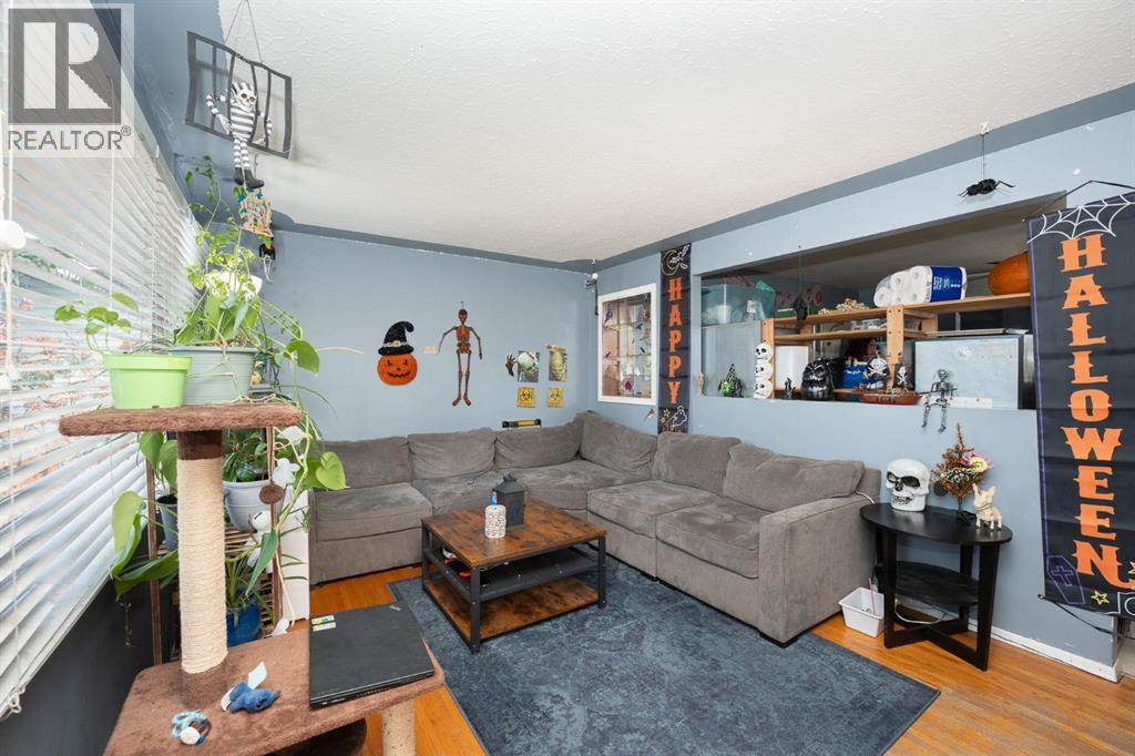 4524 73 Street Nw, Calgary, Alberta  T3B 2M4 - Photo 4 - A2267336