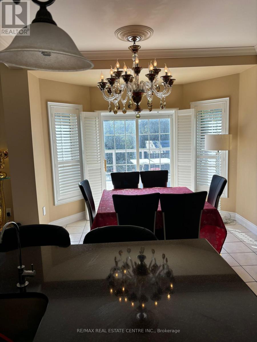 Upper Portion - 9 Belleville Drive, Brampton, Ontario  L6P 1V7 - Photo 8 - W12457672